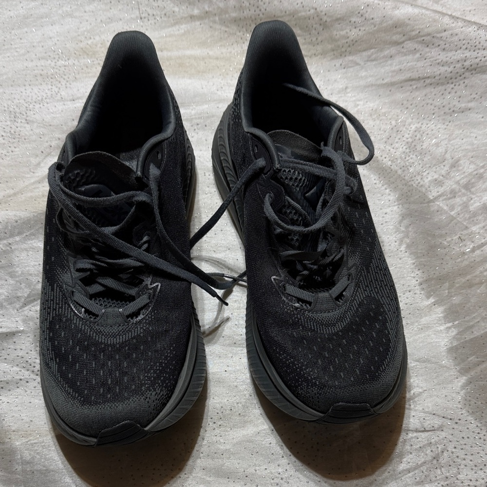 Hoka match 6 Men's Black Athletic Shoes size 11D